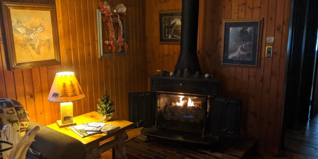 3 Interior Pine Creek Escape